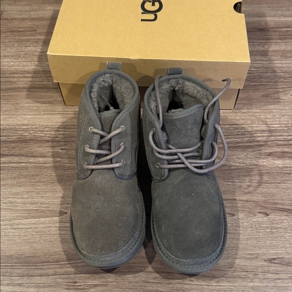 UGG kids neumel size 5 BL - Picture 2 of 4
